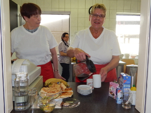 Ehrenamtliche in der Küche